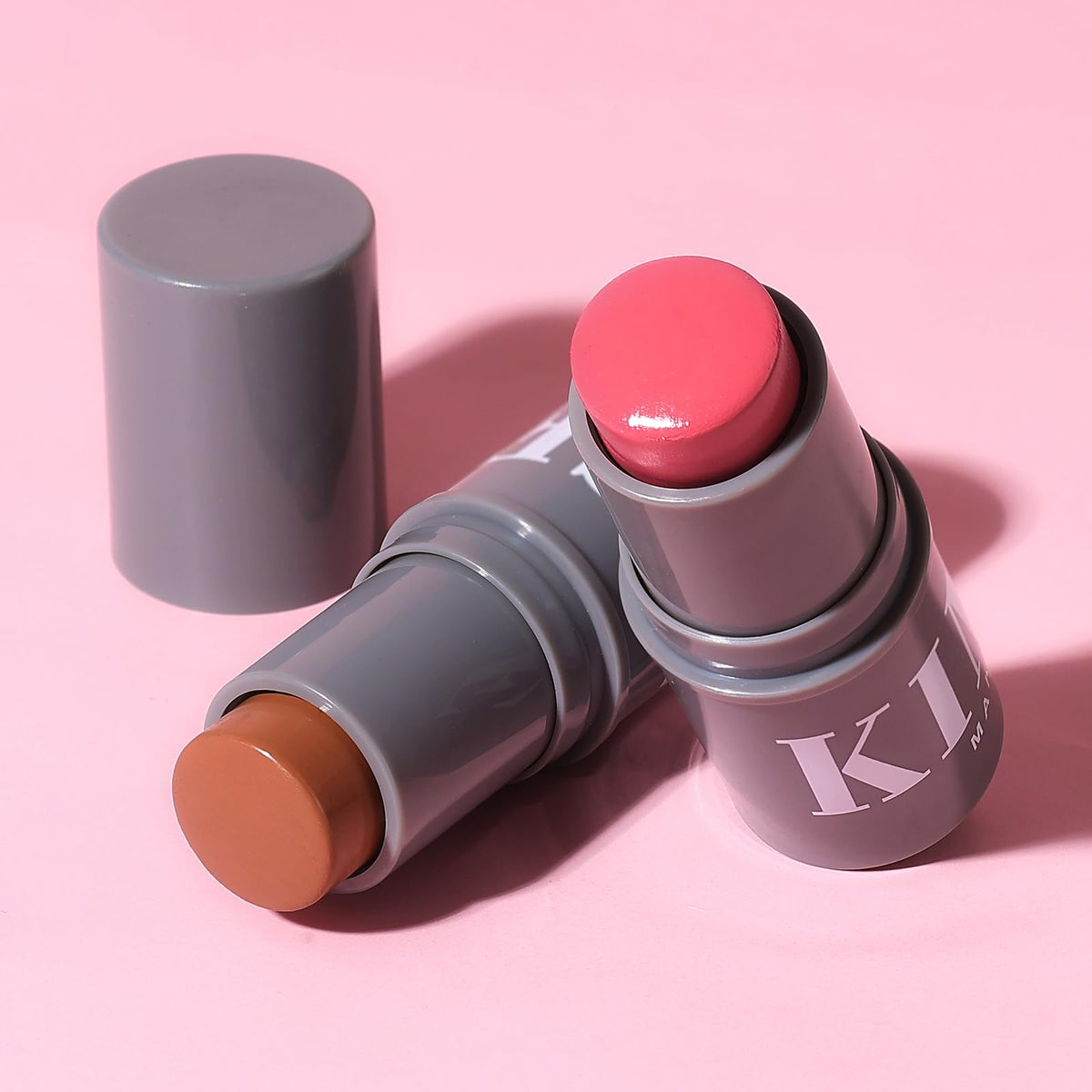 KIMUSE lifestyle makeup bag scene showing duo ready for on-the-go touchups
