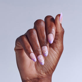 KISS CORE close-up of pink nail design highlighting pattern and shine