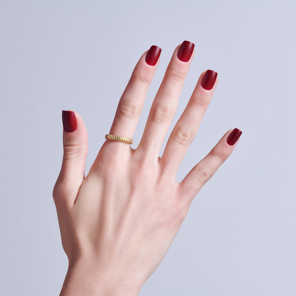 KISS 32 nails fanned out showing multiple sizes for a precise fit on every nail