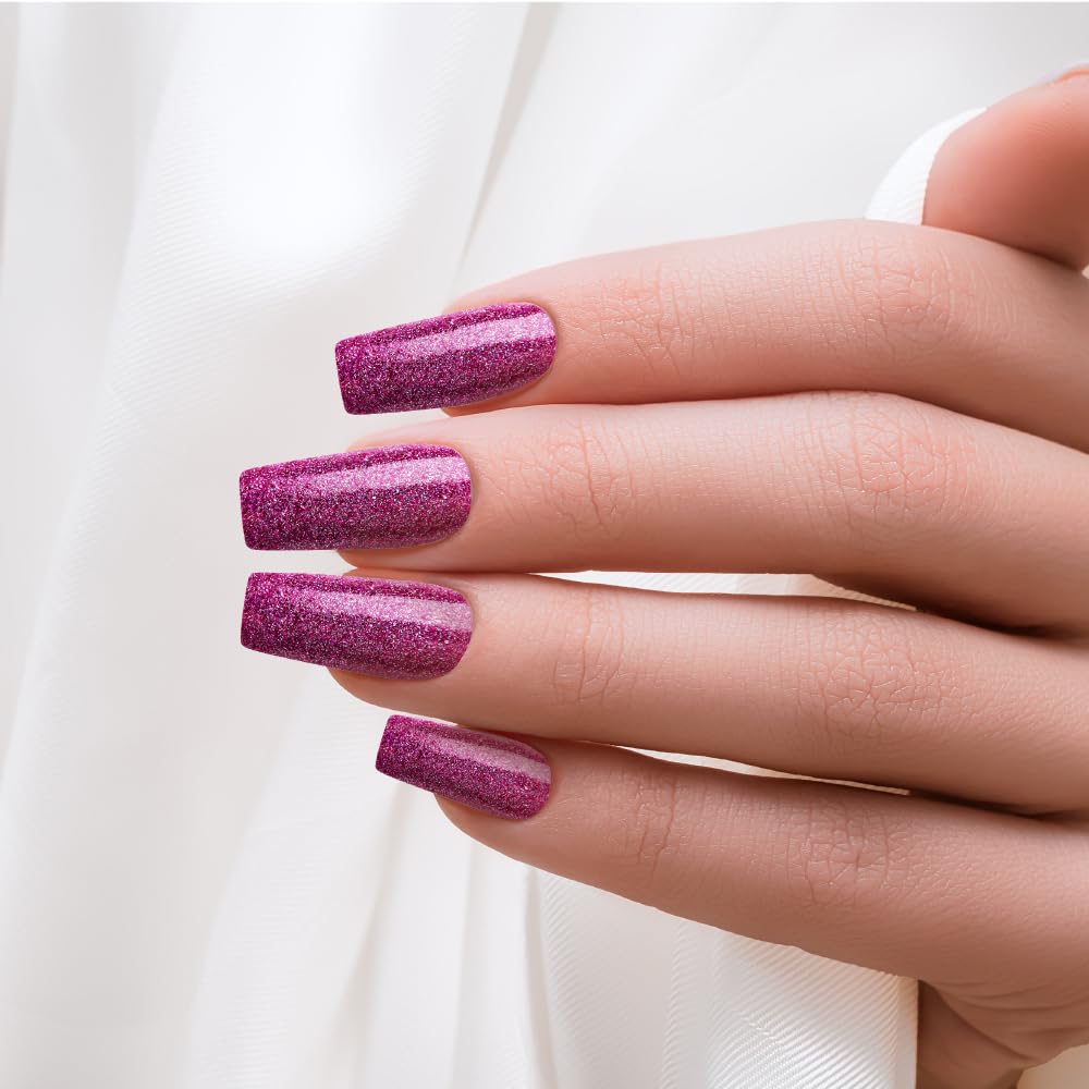 KISS close-up glitter texture highlighting Dreamdust sparkle for eye-catching shine