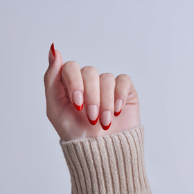 KISS arranged medium almond nails displaying varied sizes for a precise fit