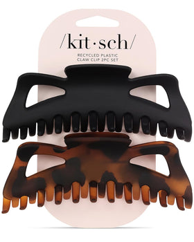 kitsch clip in beach bag showing lightweight, travel-friendly convenience