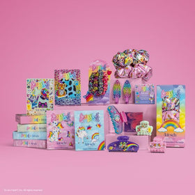 Kitsch Markie clip in a beach setting showing travel-ready styling and sun-ready design