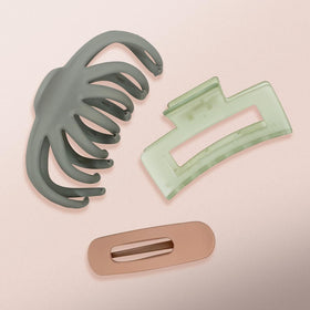Kitsch clips held in hand for size comparison, easy to carry
