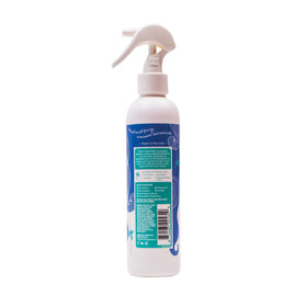 Klee Naturals detangler spritz on child's hair for easier combing