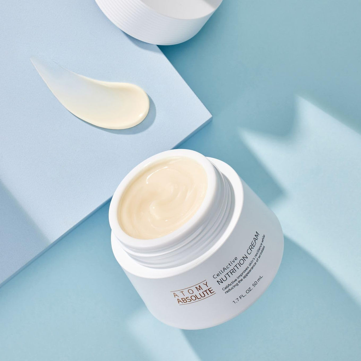 Konipl Atomy Absolute CellActive cream texture close-up demonstrating smooth application
