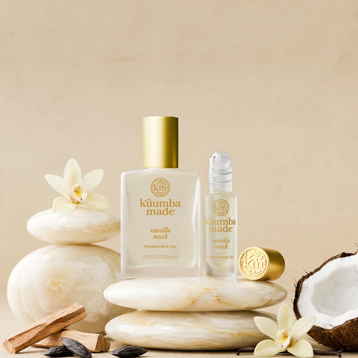 Kuumba Made in a purse near daily items showing portability and on-the-go refreshment