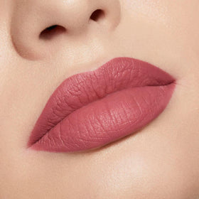 Kylie Cosmetics Posie K applicator and texture close-up illustrating smooth glide