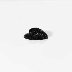 L3 black gel close-up on hair strand showing pigmented coverage and natural finish