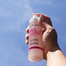 L.A. Girl mist texture close-up illustrating fine spray and blur effect