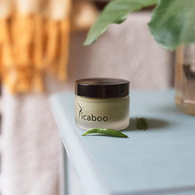 La Parea Wellness ingredients flatlay with matcha butter and oils for natural relief