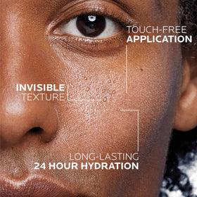 La Roche-Posay mist settling on skin demonstrating lightweight, non-greasy hydration