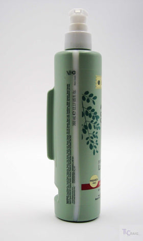 LACOUPE lotion texture swipe highlighting lightweight, fast-absorbing finish