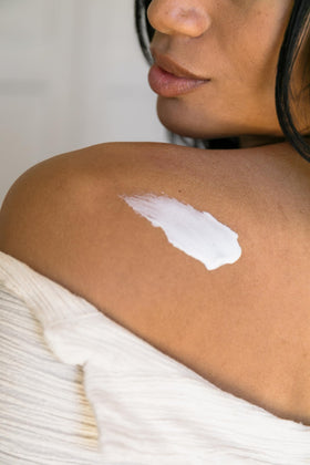 LALICIOUS scoop from open jar illustrating lightweight, fast-absorbing cream
