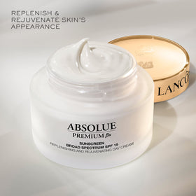 Lancôme product spread on neck illustrating hydrating and smoothing benefit
