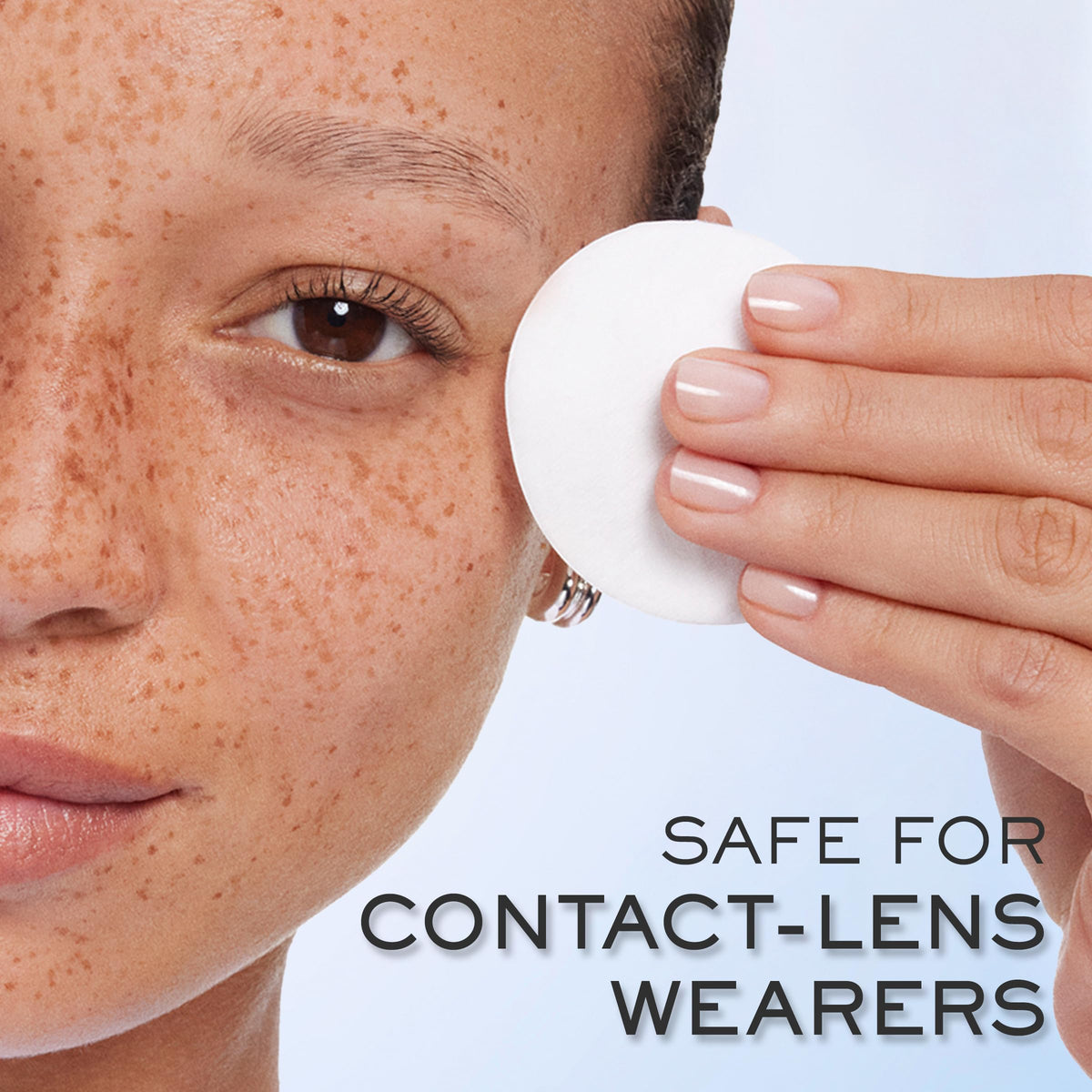 Lancôme Bi-Facil cap and nozzle detail for controlled dispensing benefit