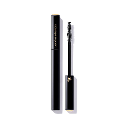 Lancôme Définicils front packaging showing polished black tube and logo, highlighting elegant presentation