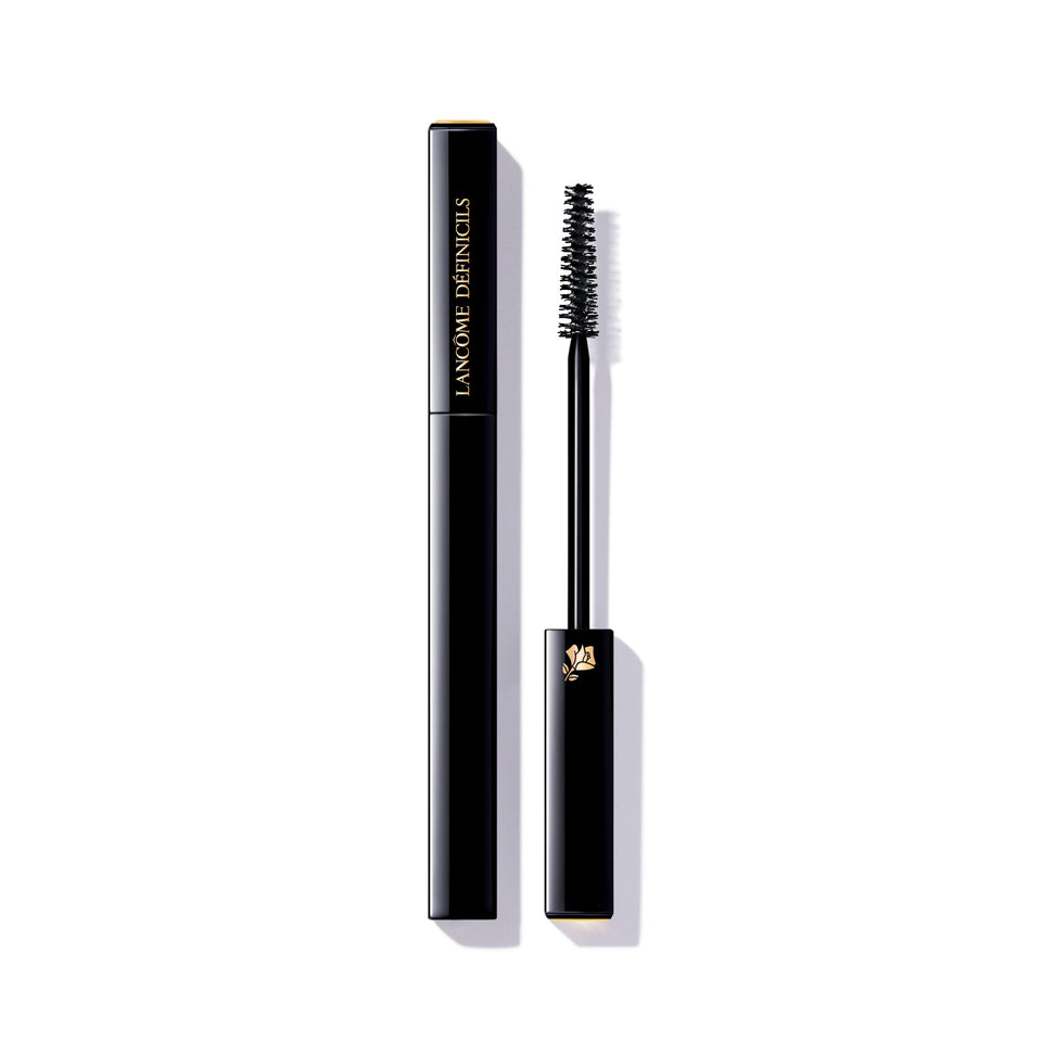Lancôme Définicils front packaging showing polished black tube and logo, highlighting elegant presentation