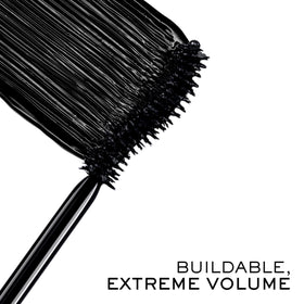 Lancôme brush close-up highlighting S-shaped wand for full coverage