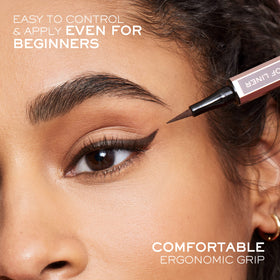 Lancôme Idôle in-hand application demonstrating ergonomic barrel for steady lines