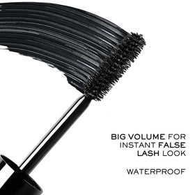 Lancôme creamy formula swatch demonstrating buildable, clump‑free texture