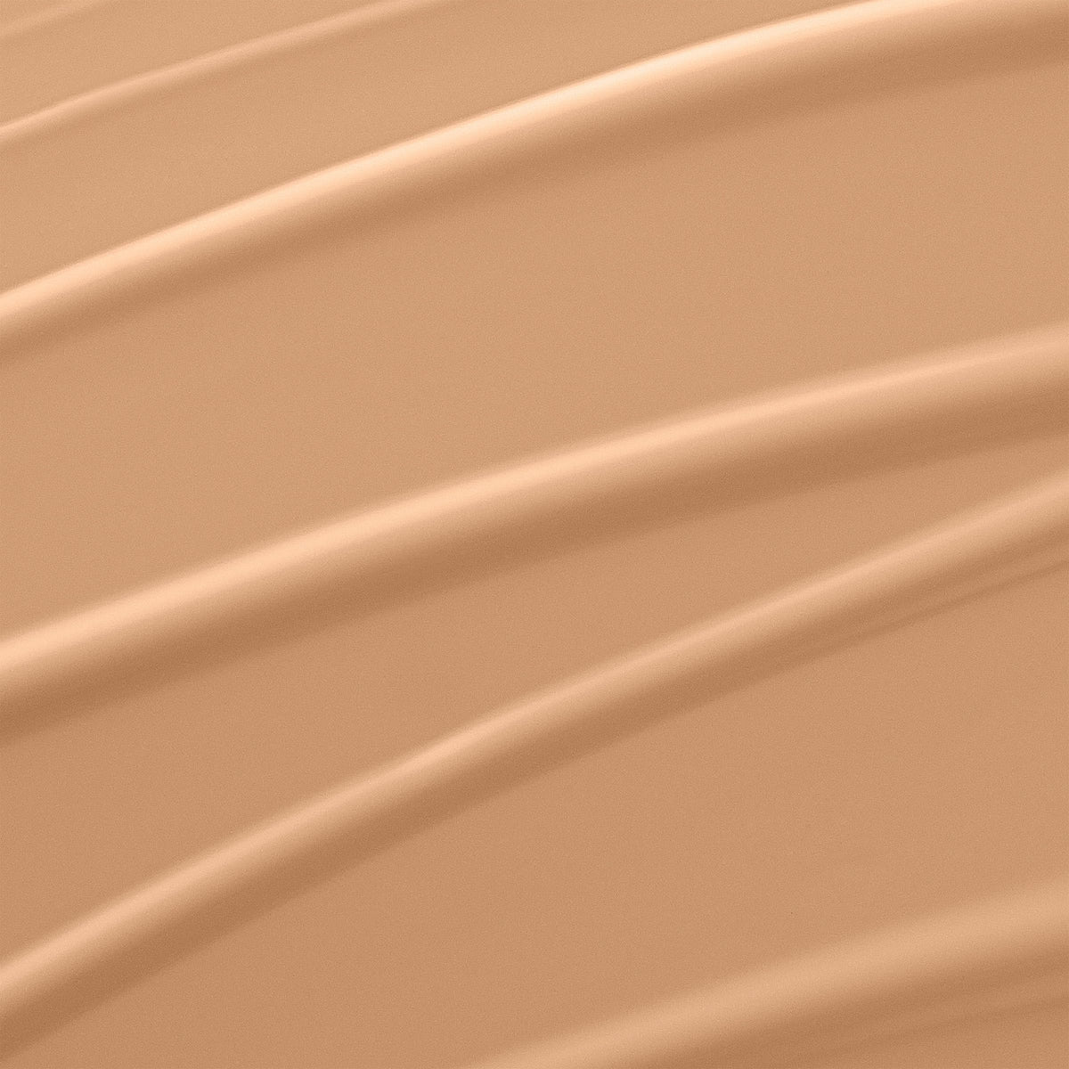 Lancôme pump and cap detail highlighting dosing and hygienic dispensing benefit