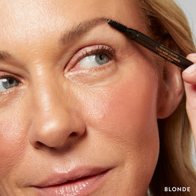 LAURA GELLER NEW YORK close-up of angled tip for precise hair-like strokes