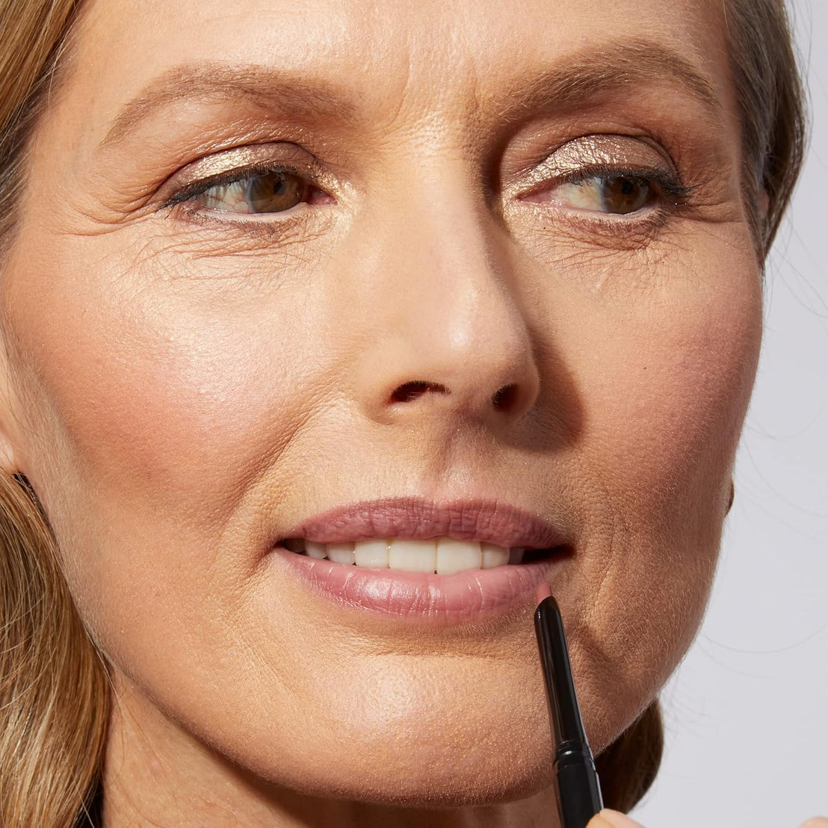 LAURA GELLER NEW YORK creamy texture stroke illustrating smooth application and true color