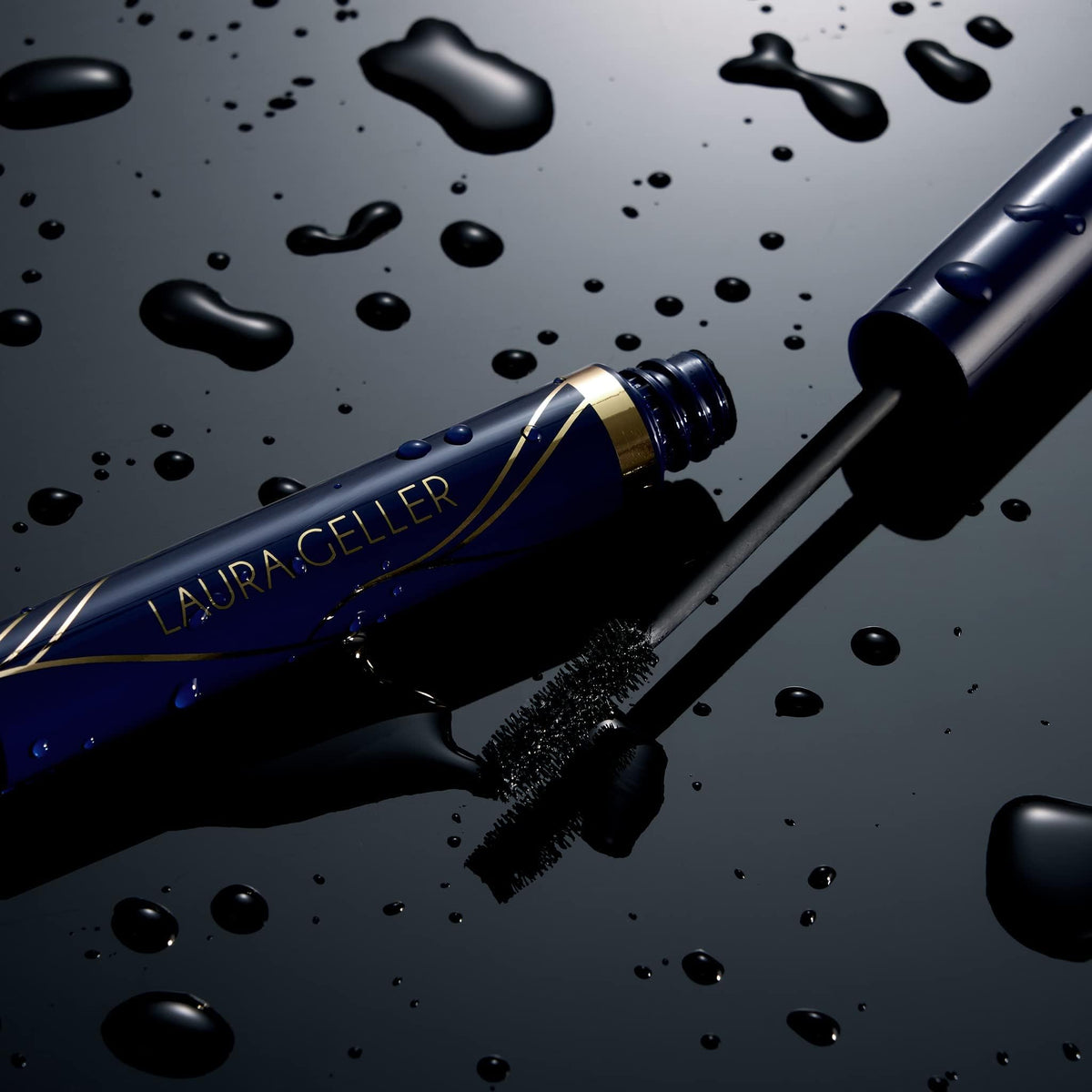 LAURA GELLER NEW YORK brush close-up highlighting soft bristles for lift and no clumps