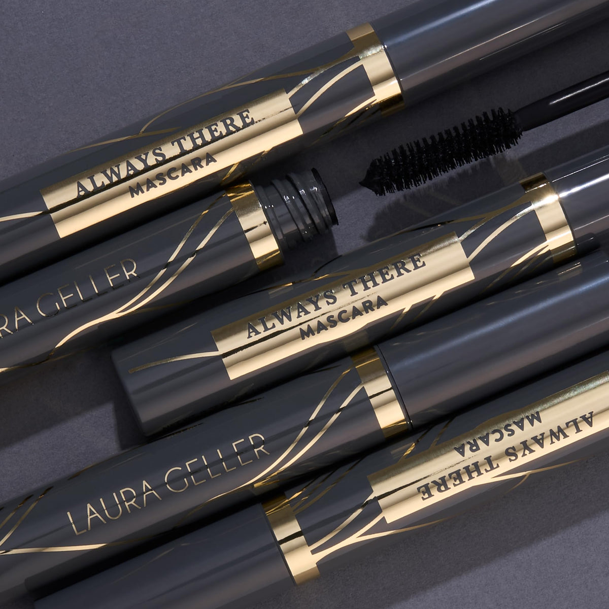 LAURA GELLER NEW YORK mascara applied on lashes showing instant length and curl