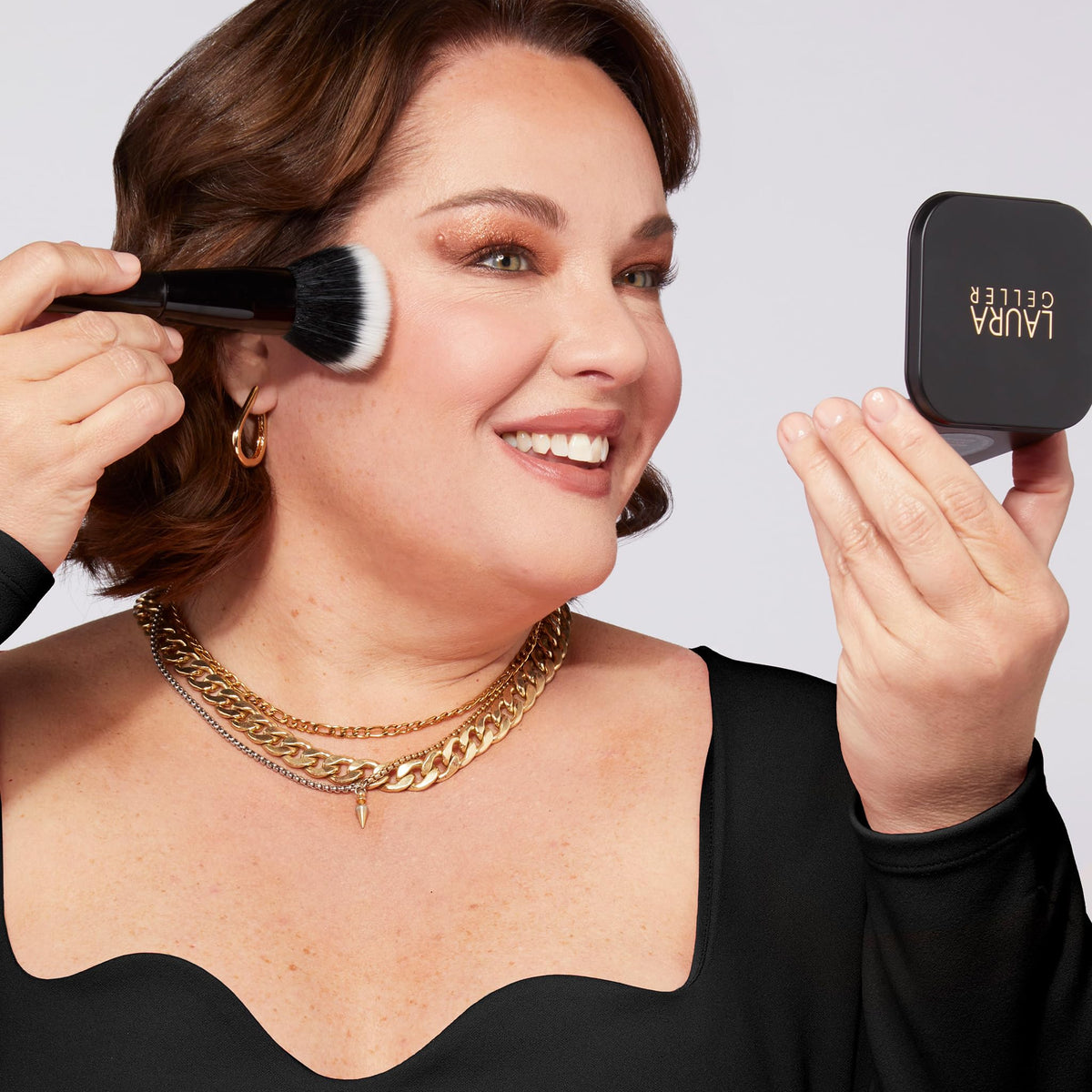 LAURA GELLER NEW YORK powder on model T-zone demonstrating reduced shine and camera-ready skin