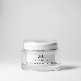 Le Mieux cream open jar texture close-up, showing silky consistency and hydration