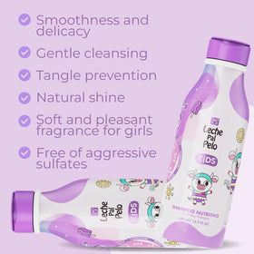 Leche Pal Pelo applied to child's hair in bath, gentle cleanse and happy child