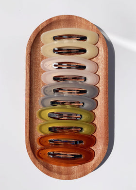 Lemeilleur close-up of metal spring detail showing sturdy grip and long-lasting performance