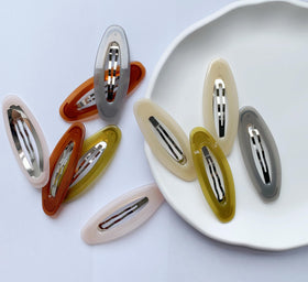 Lemeilleur side profile of widened clip design demonstrating secure hold for thicker hair