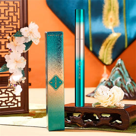 LESITI lifestyle image of evening makeup showing long, voluminous lashes that last