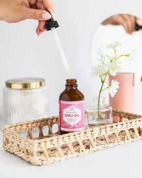 Leven Rose oil texture close-up demonstrating lightweight absorption benefit