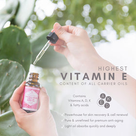 Leven Rose oil texture close-up highlighting fast-absorbing finish