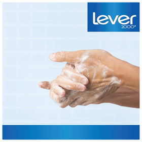 Lever 2000 bar in shower lifestyle setting illustrating everyday use and refreshing scent benefit