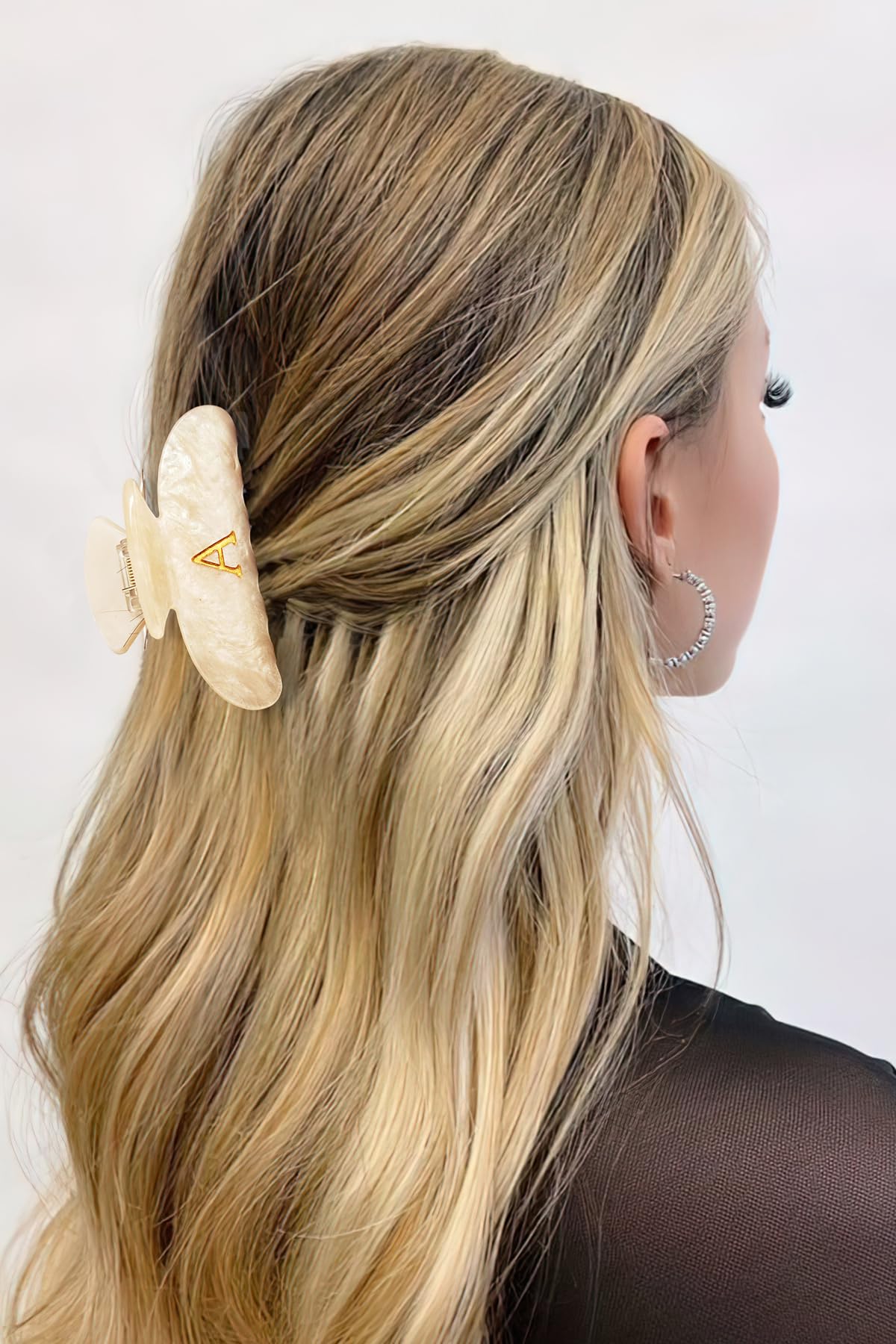 LILIE&WHITE used in half-up hairstyle for stylish hold and shine