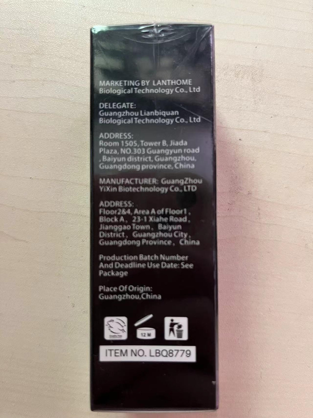 LINEDSON closeup hair strand shows increased shine and reduced frizz benefit