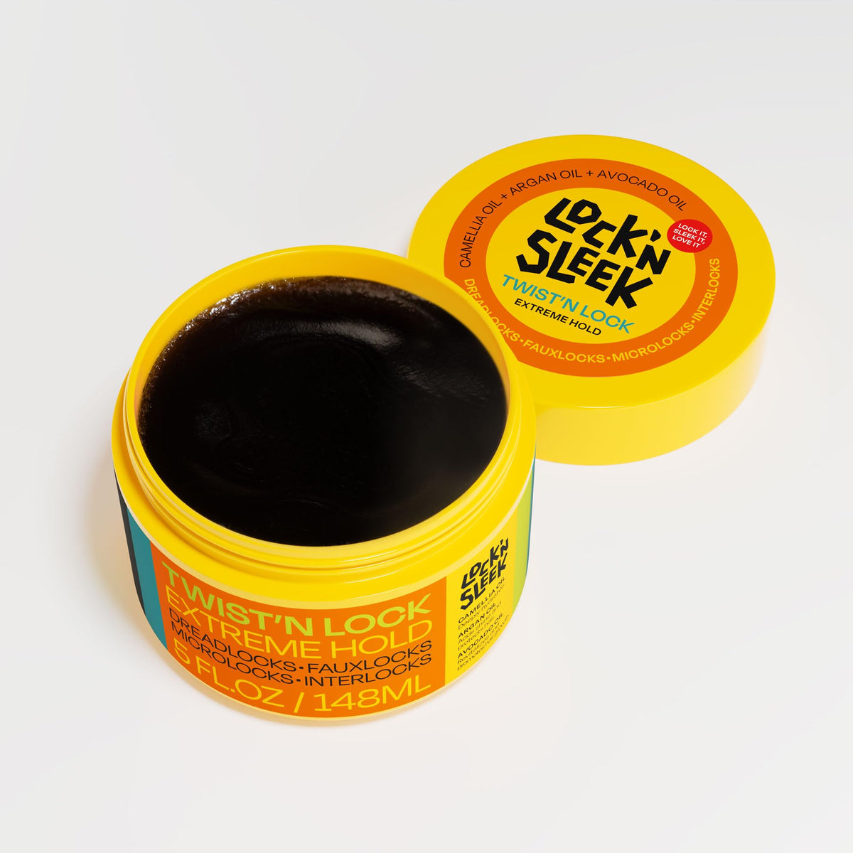 LOCK'N SLEEK texture close-up highlighting smooth, non-flaky finish benefit