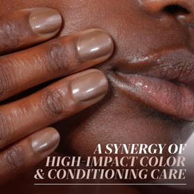 LONDONTOWN Affogato pro-contour brush close-up for precise application