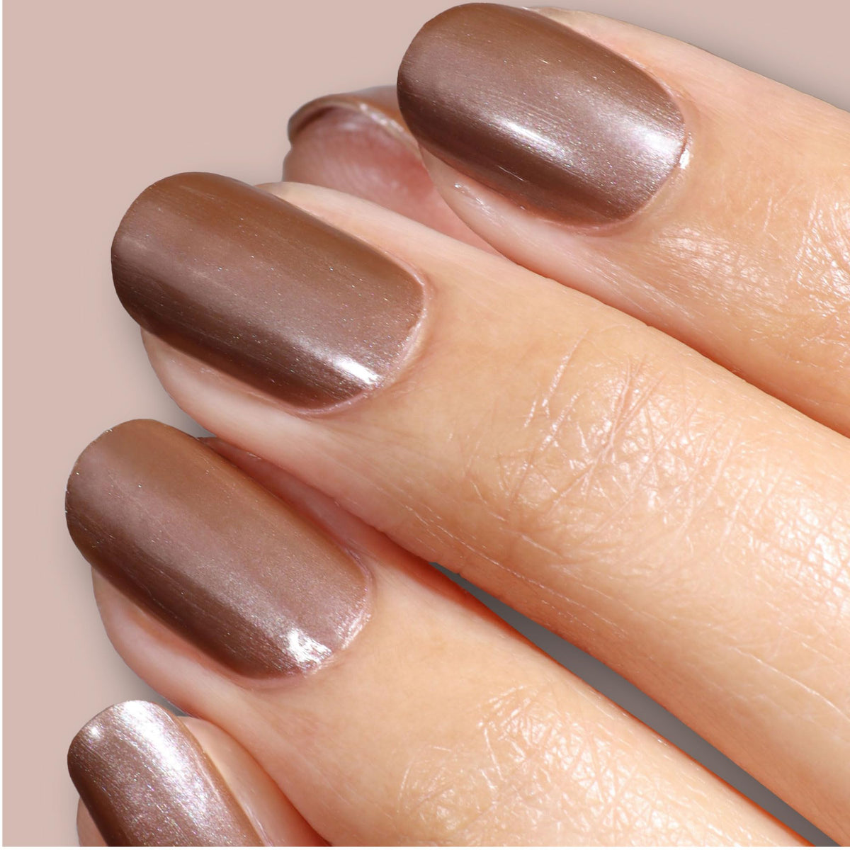 LONDONTOWN Affogato glossy texture close-up highlighting streak-free finish
