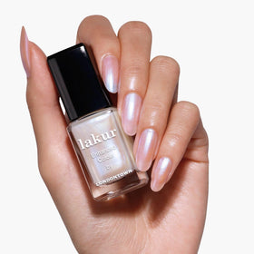 LONDONTOWN brush detail demonstrating smooth application and streak-free finish