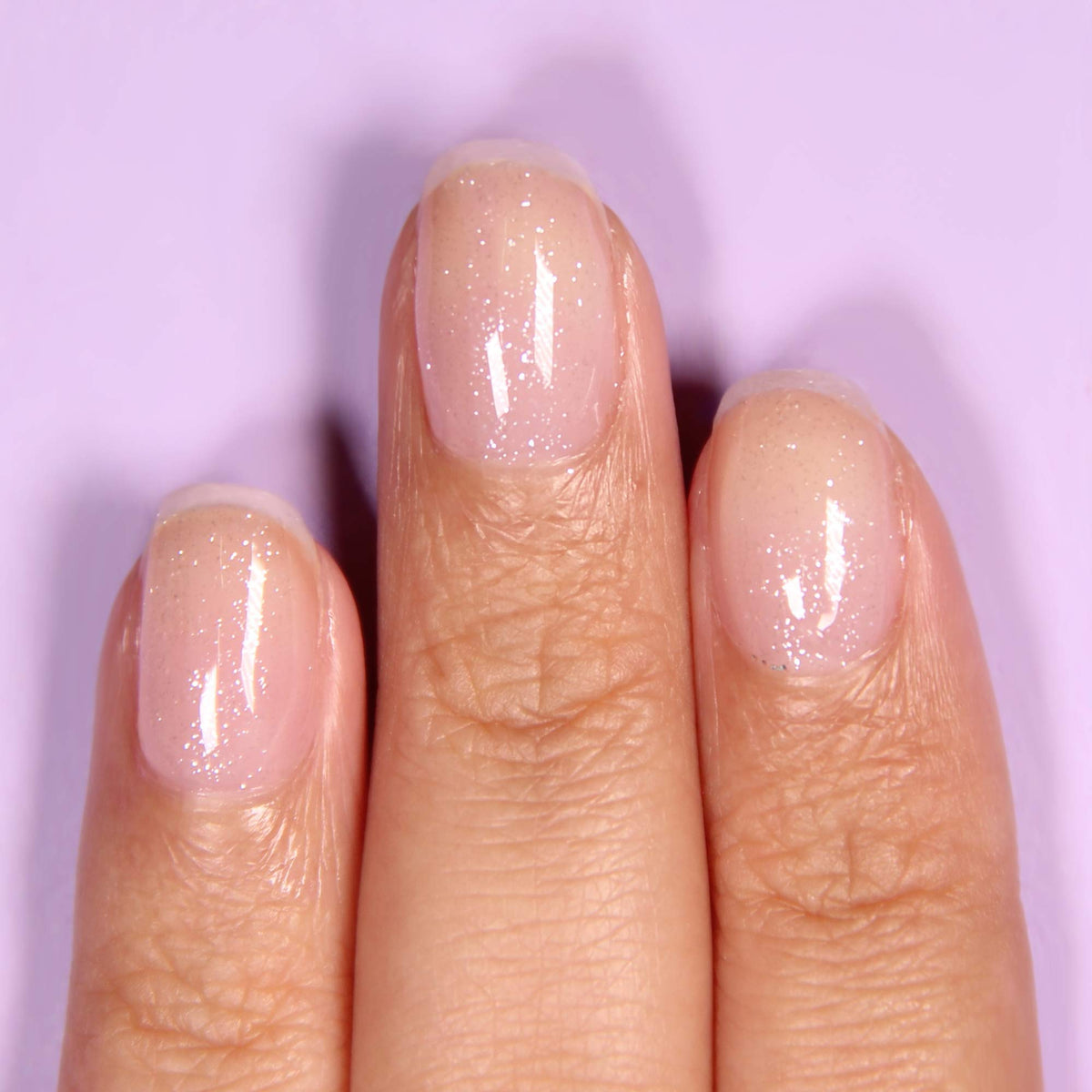 LONDONTOWN brush close-up with shimmering top coat texture for smooth glossy application