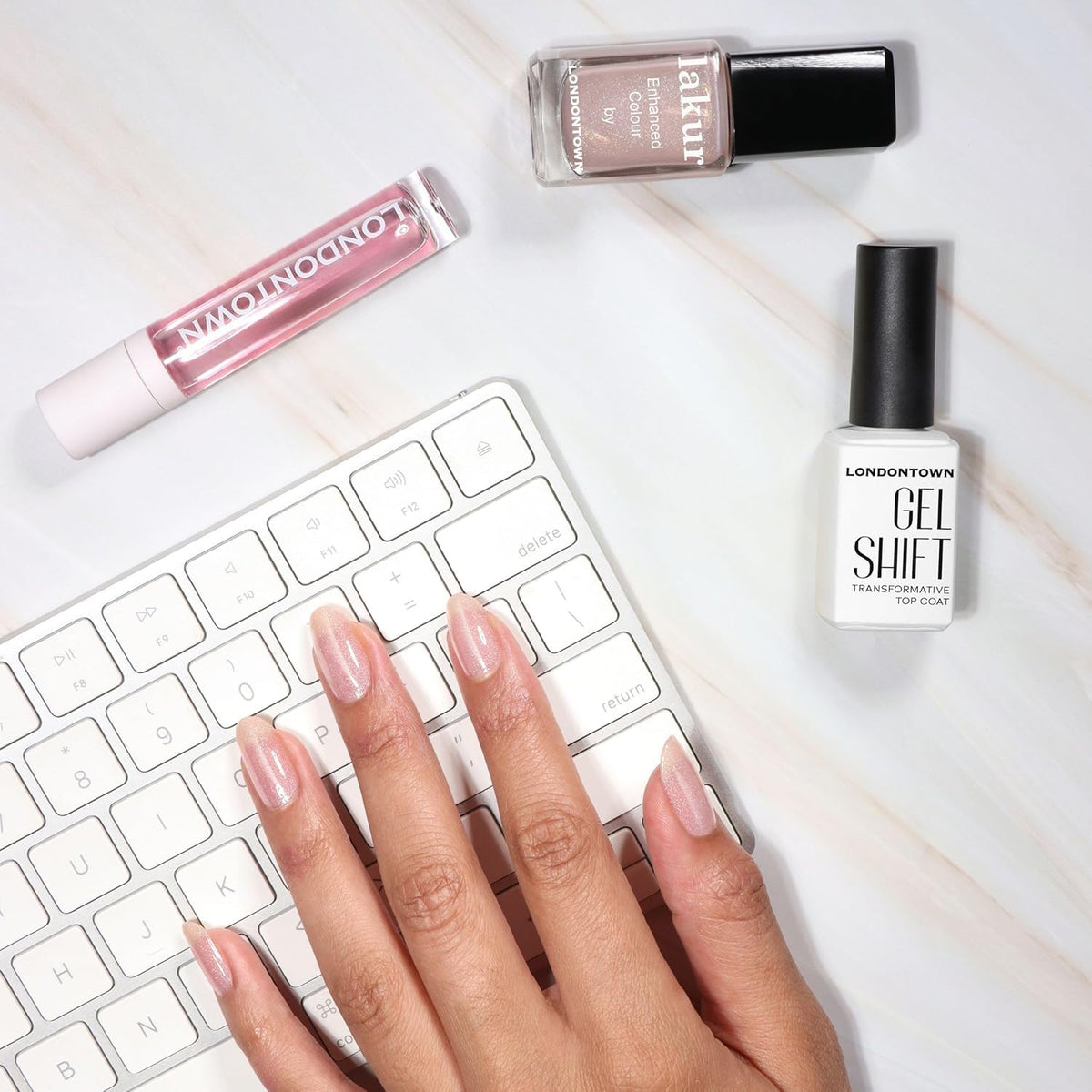 LONDONTOWN GelShift lifestyle shot of woman’s hands displaying long-lasting shine
