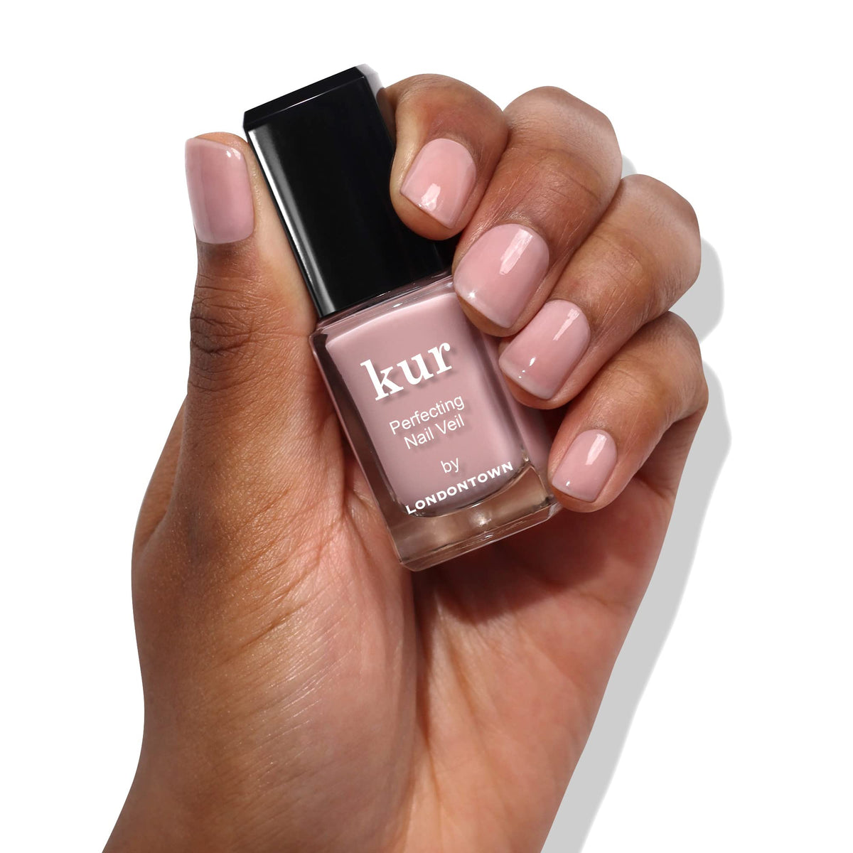 LONDONTOWN High Gloss Top Coat brush detail demonstrating smooth application