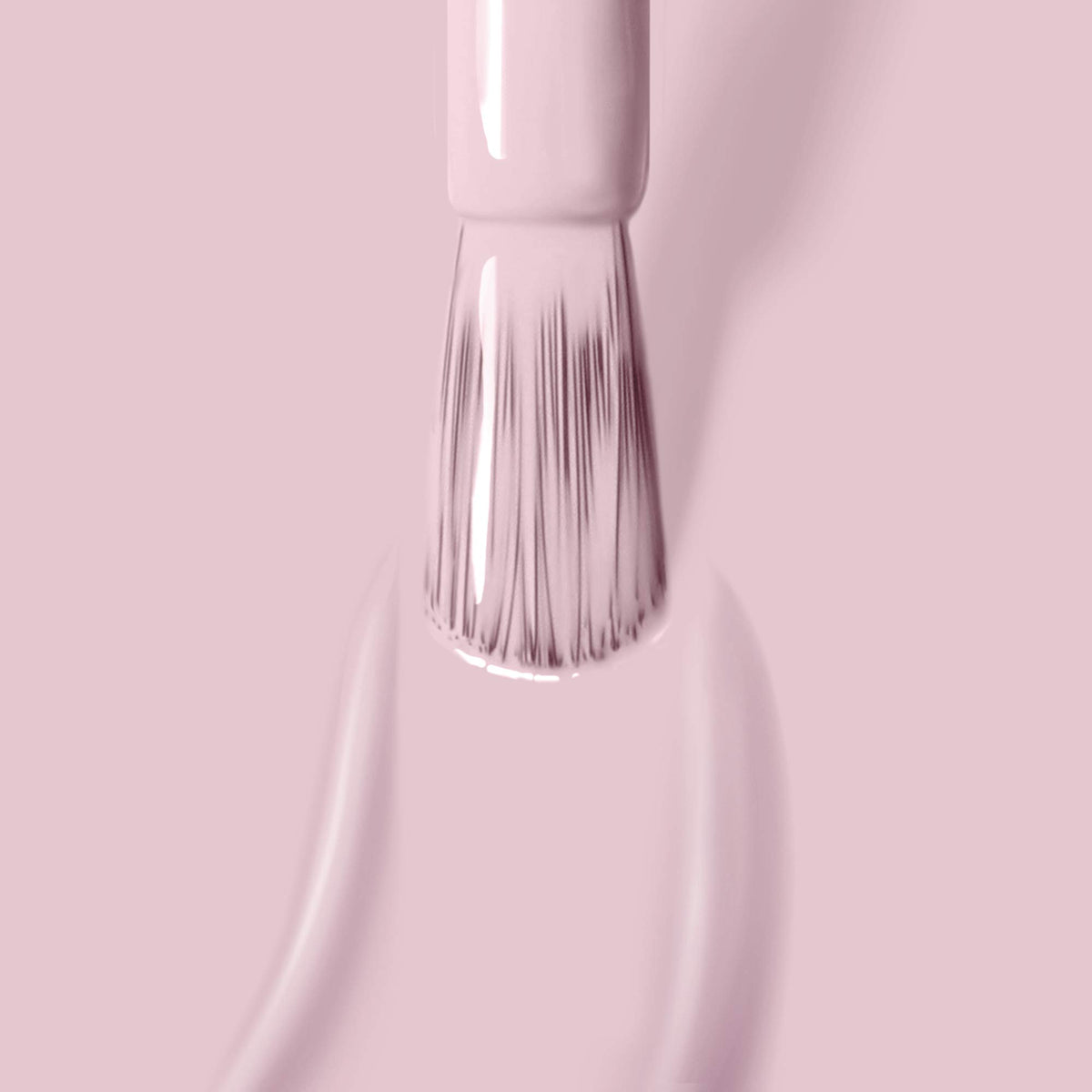 LONDONTOWN pro-contour brush applying streak-free polish for smooth coverage