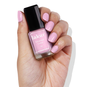 LONDONTOWN brush spreading polish illustrating smooth streak-free application benefit